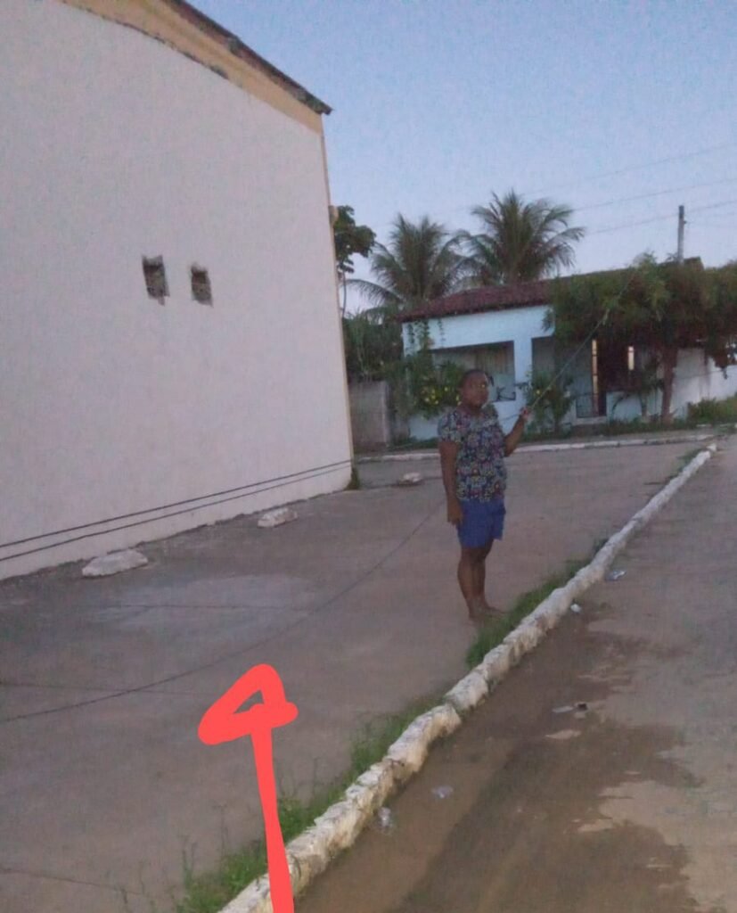 Por Falta De Manutenção, Cabos De Fios Da Up Telecom Causam Acidente E Desespero A Moradores Do Conjunto Manoel Marinho